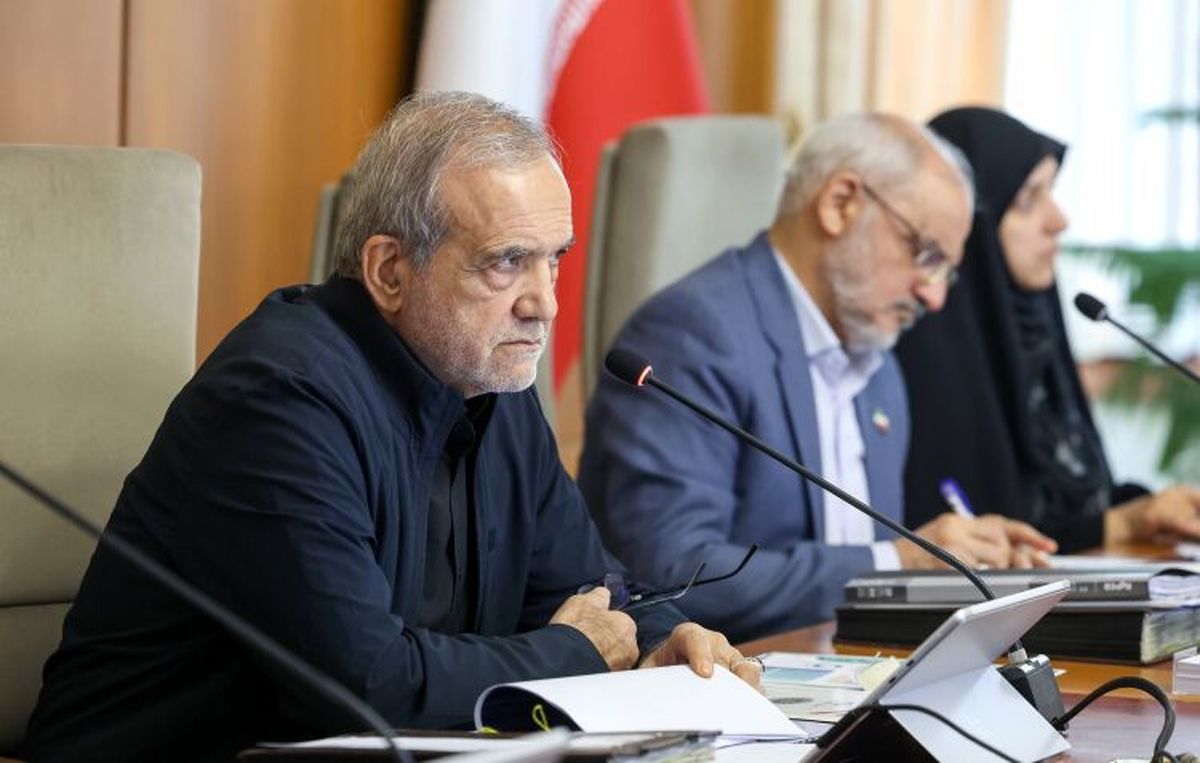 جلسه هیات دولت / تأکید پزشکیان بر اجرای برنامه‌ها برای مدیریت بحران آب 