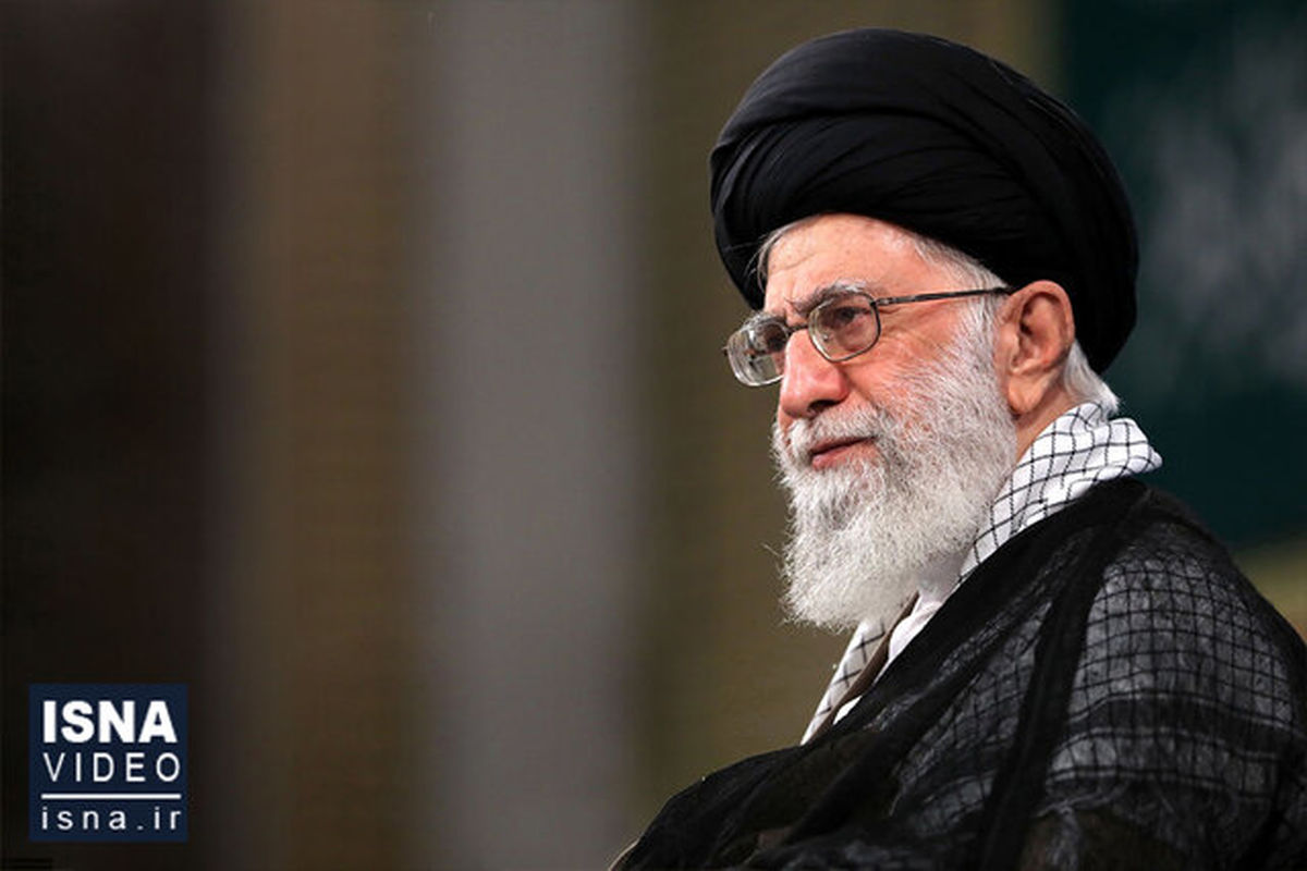 
ساعت ۹ صبح؛ اقامه نماز رهبر انقلاب بر پیکرهای مطهر رئیس‌جمهور و شهدای خدمت