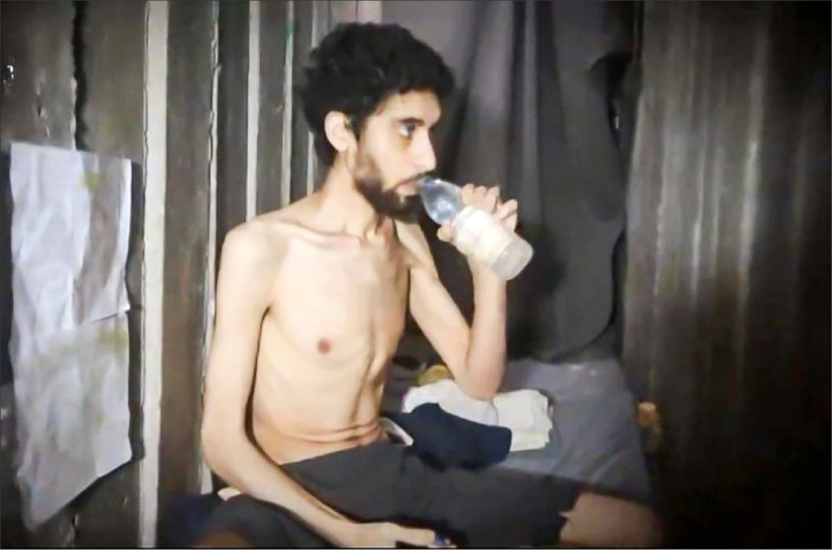 نقاشی درد گرسنگی غزه بر چهره اسرای صهیونیست