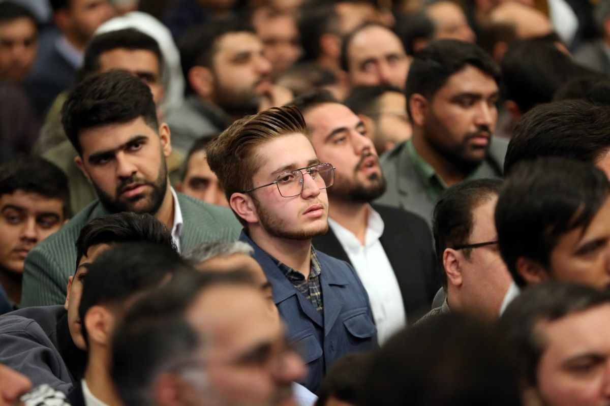 اجرای قطعهی «القدس لنا» توسط گروه تواشیح بینات از یزد
