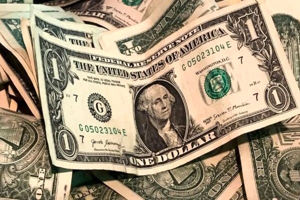 قیمت دلار آزاد امروز چهارشنبه ۱۴ آبان ۱۴۰۴ | قیمت دلار از کنترل خارج شد
