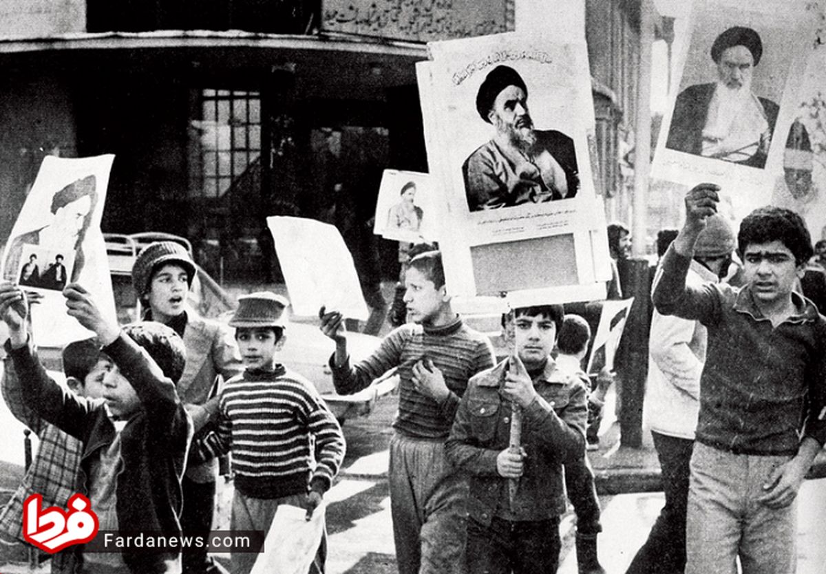 انقلابی میان کاغذهای کاهی