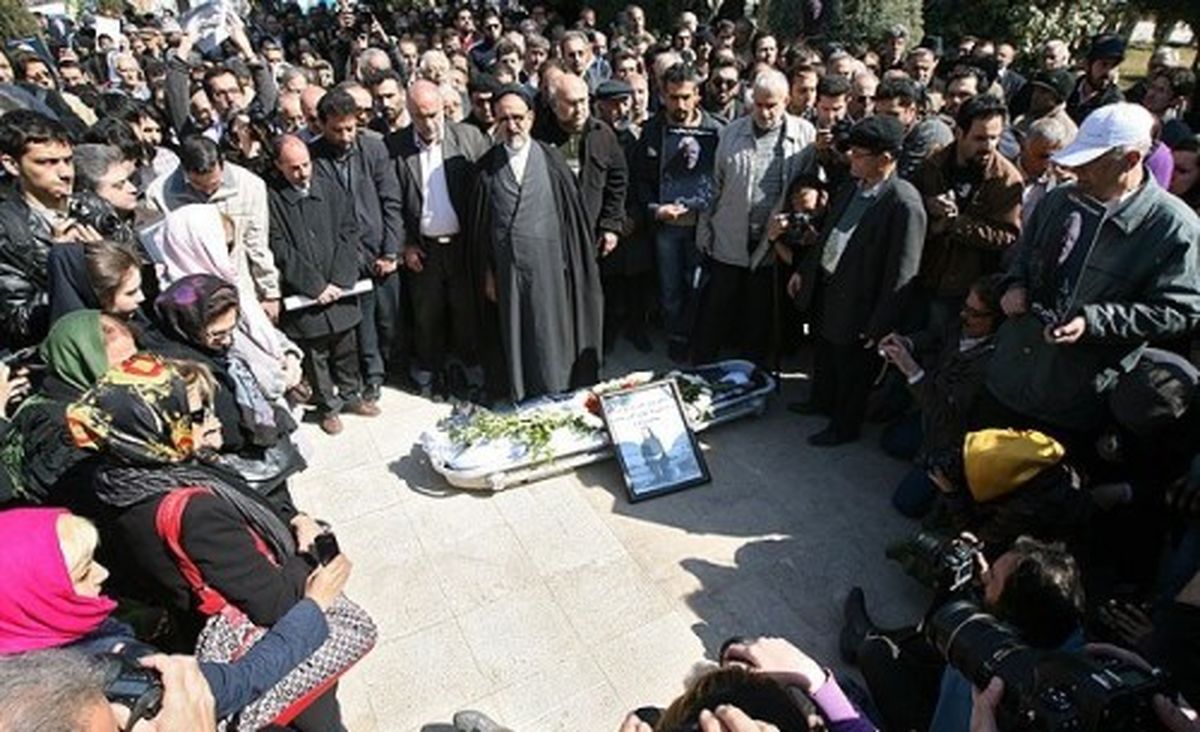 عکس/چه کسی بر سیمین دانشورنماز خواند