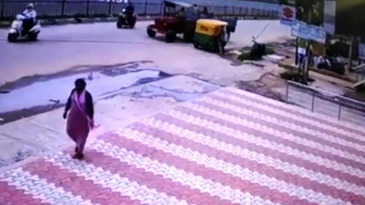 حادثه‌ای عجیب در خیابان که فیلم‌های هندی را توجیه کرد +فیلم