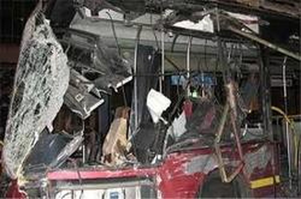 فیلم: برخورد وحشتناک اتوبوس به ساختمان دانشگاه