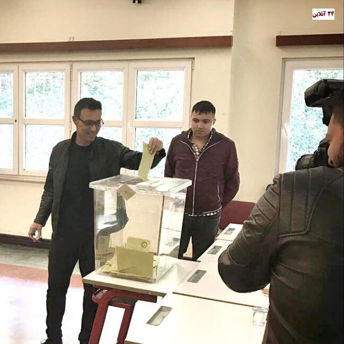 حضور «خواننده ایرانی» در رفراندوم ترکیه! +عکس