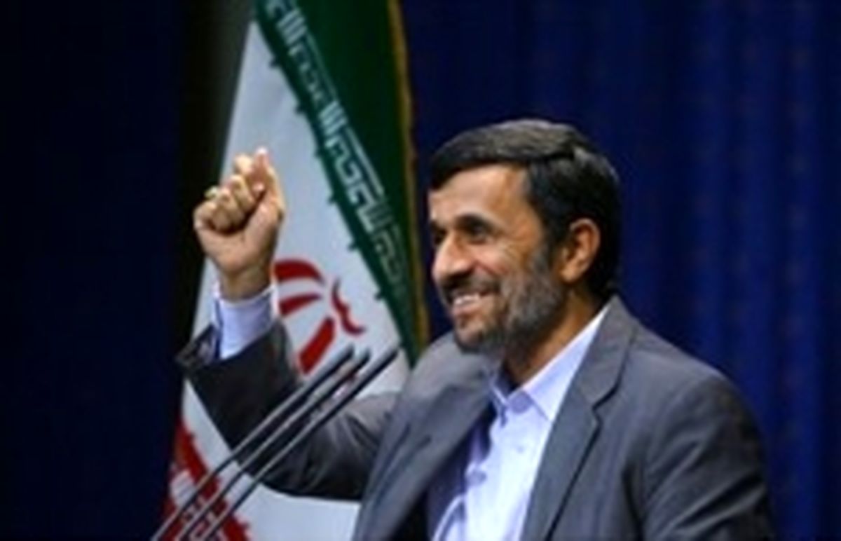 احمدی‌نژاد می‌خواهد مبانی انقلاب را تغییر دهد