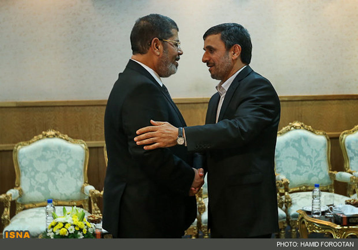 عکس/ استقبال مرسی از احمدی نژاد