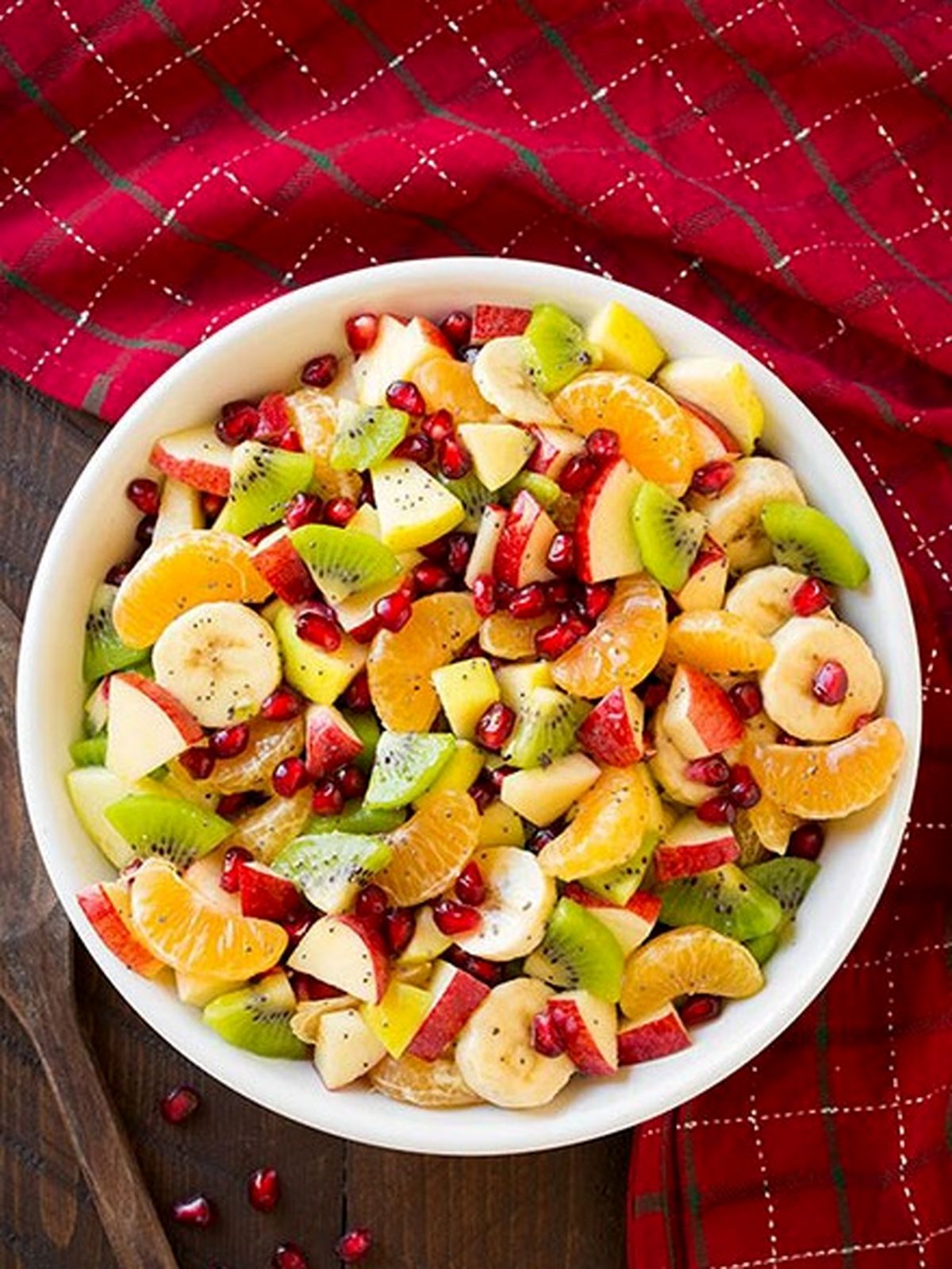 منوی رنگارنگ شب یلدا؛ سالاد میوه زمستانی