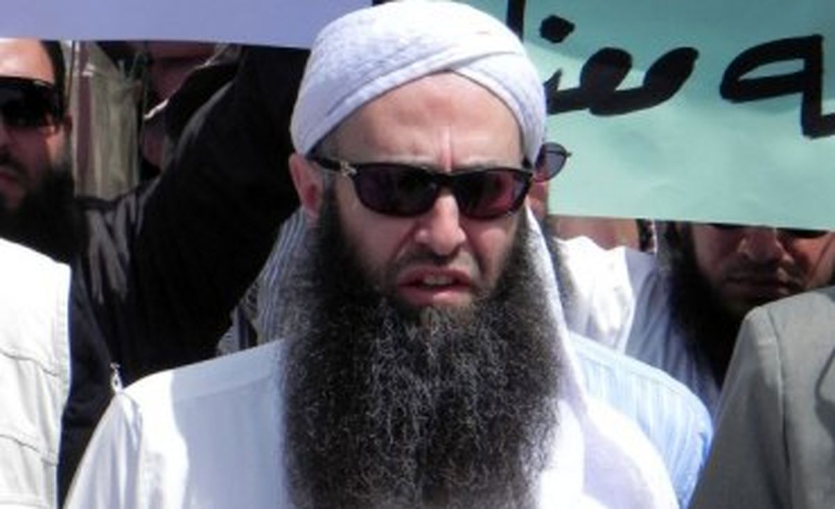 احمد الاسیر با لباس زنانه فرار کرد/ عکس