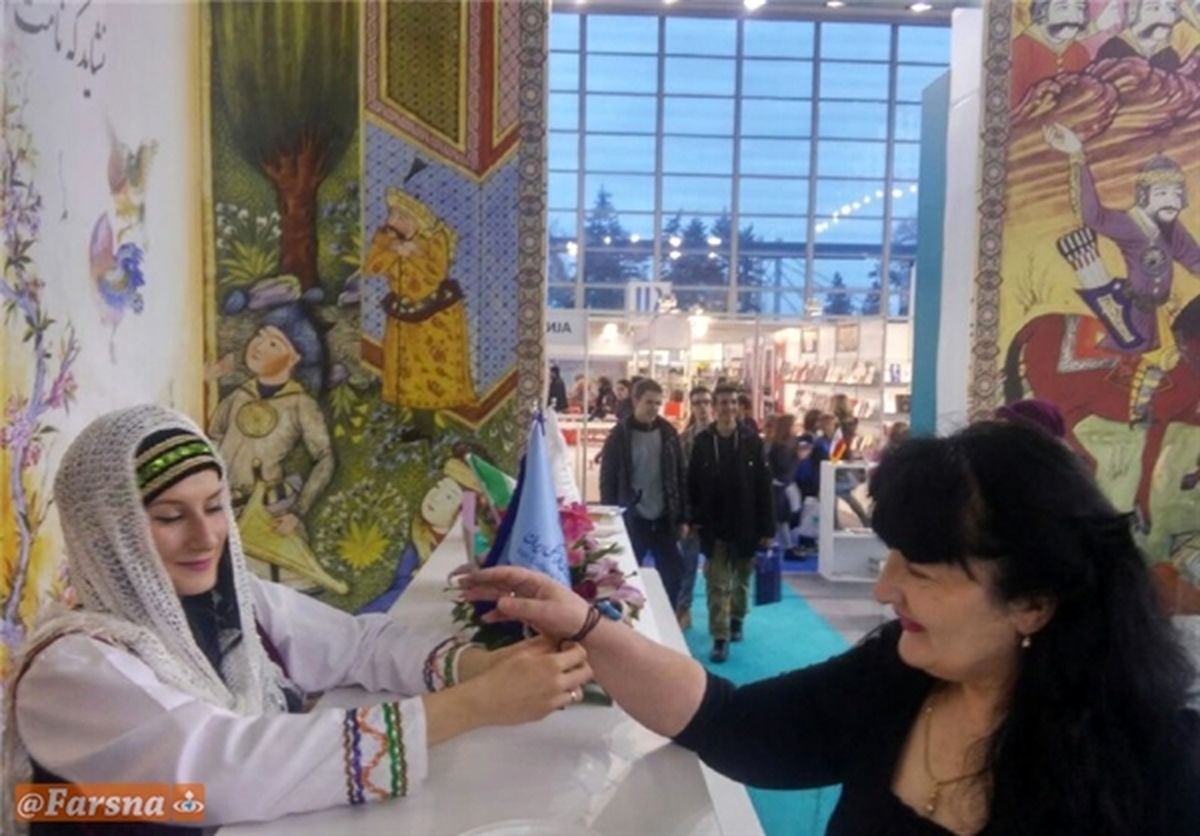 توسعه دیپلماسی فرهنگی با خرمهره! +عکس