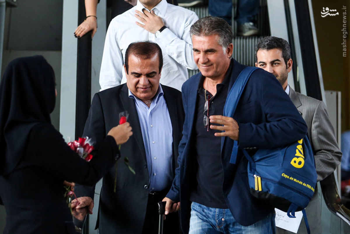 استقبال از کی‌روش با گل/عکس