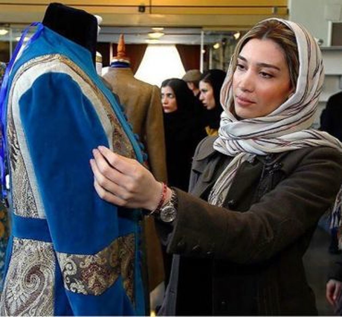 مانتویی که بازیگر زن طراحی کرد! +عکس