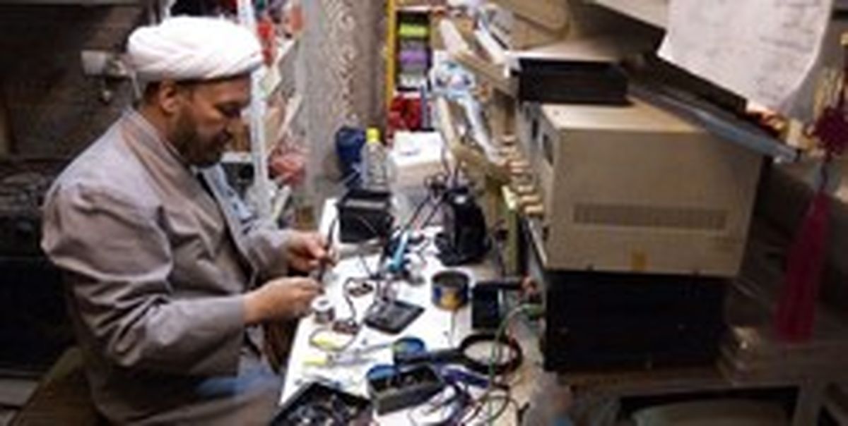 مخترعی که امام جماعت محله است +عکس