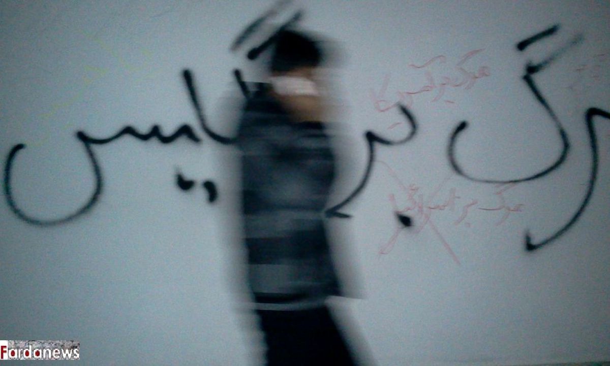 روایت خبرنگار «فردا» از سه ساعت تسخیر سفارت انگلیس+ عکس اختصاصی