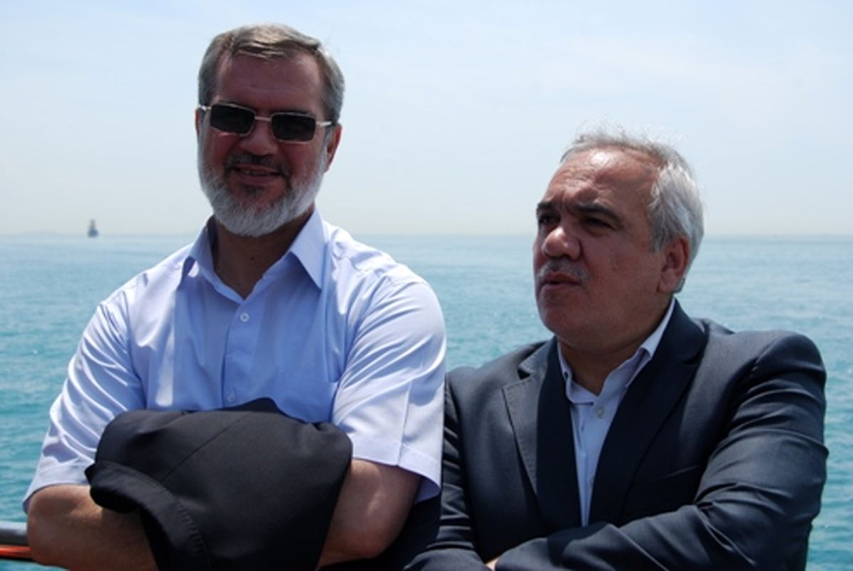 سردار کنار اقیانوس توبه کن! / عکس