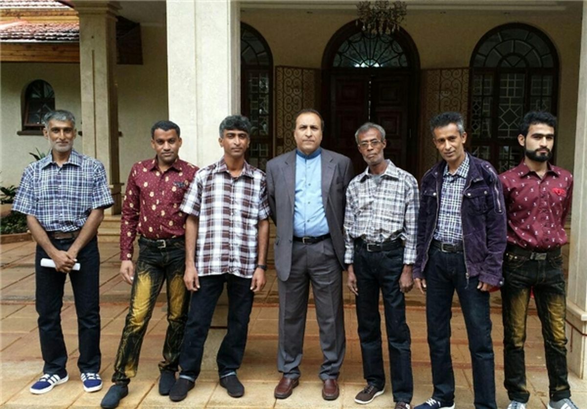 شش ملوان ایرانی نجات یافته در راه تهران +عکس