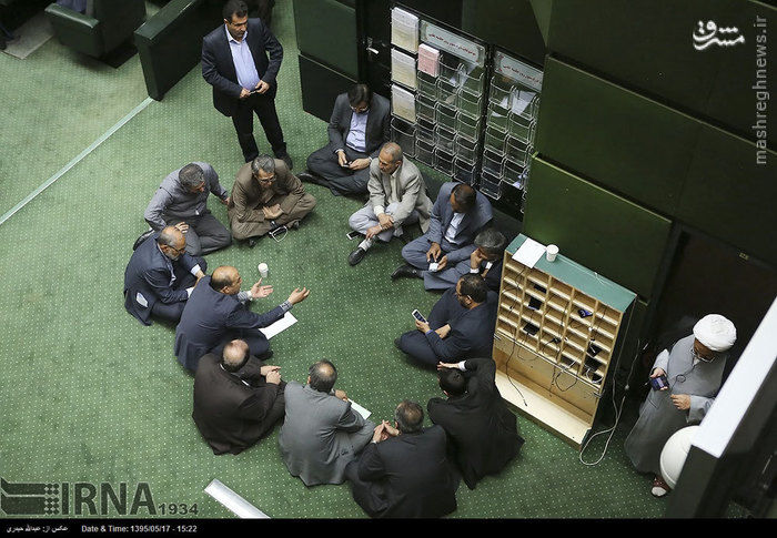 عکس: دورهمی صمیمانه در مجلس