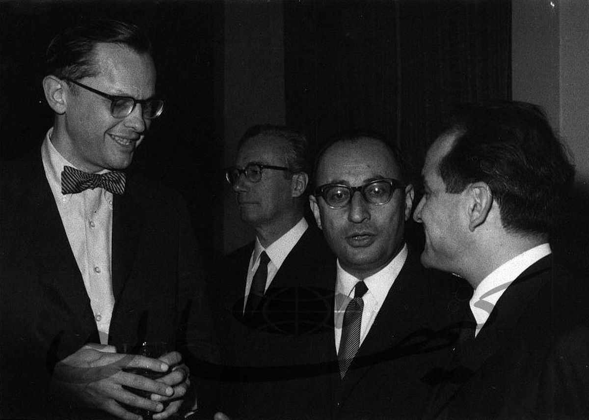 دردیدارحلقه‌انحرافی‌باسفیرانگلیس‌چه‌گذشت؟