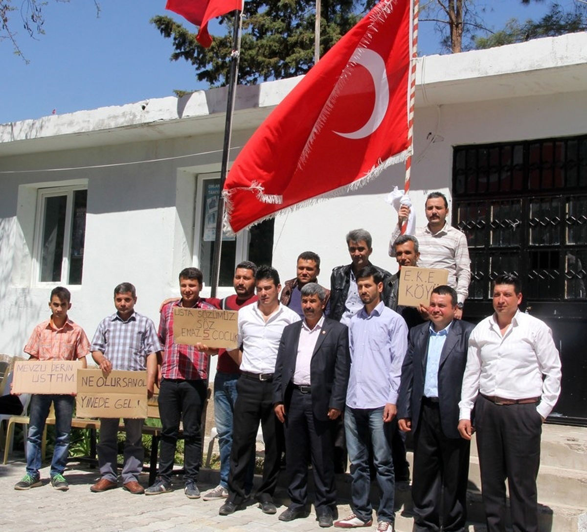 تظاهرات در اعتراض به نبود همسر! +تصاویر