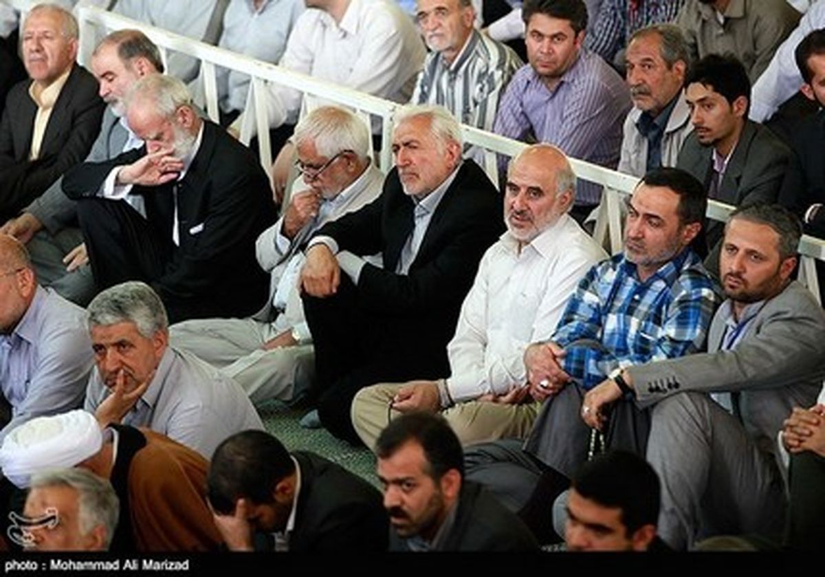 عکس/ نامزد ریاست جمهوری در نماز جمعه