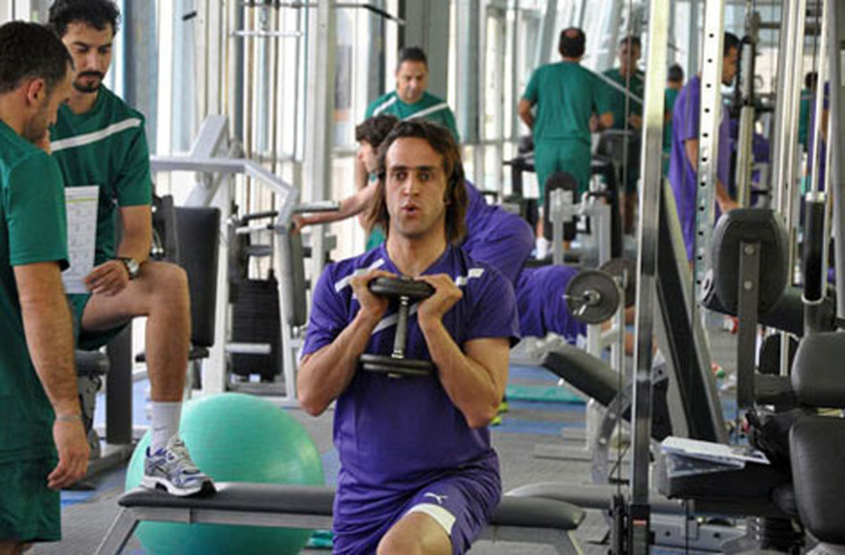 عکس/ علی کریمی در حال بدنسازی