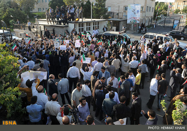 استقبال خودجوش از احمدی نژاد /عکس