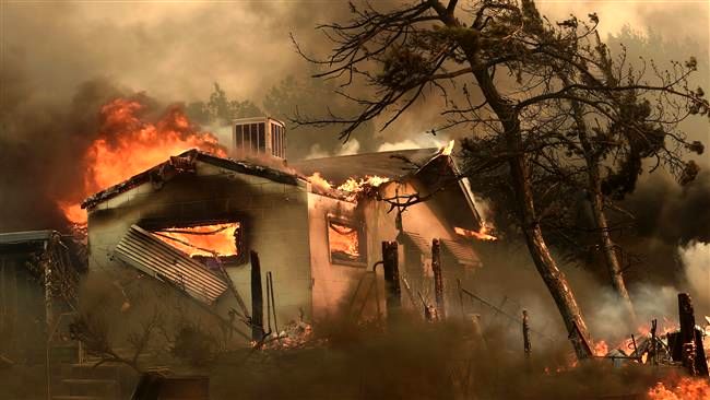 مرگ ۲۵ نفر بر اثر آتش سوزی در کالیفرنیا +عکس