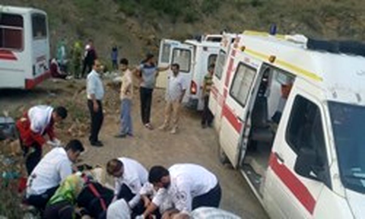 برخورد مرگبار تریلی با مینی‌بوس در یزد