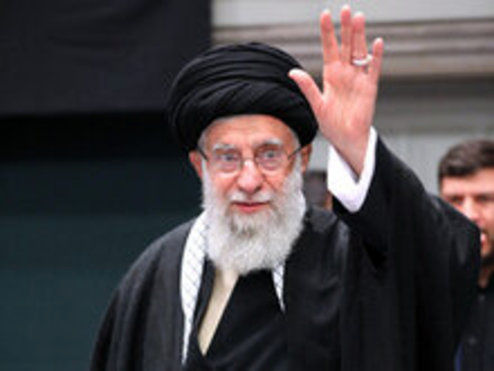 تصویری متفاوت از رهبر انقلاب در آخرین شب مراسم عزاداری فاطمیه