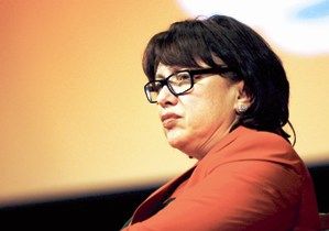 زنی که مربی تیم فوتبال مردان شد/ عکس