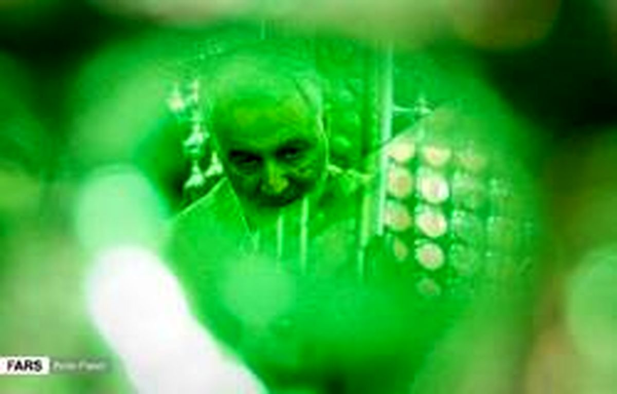 حضور سردار سلیمانی در مزار شاهچراغ +عکس