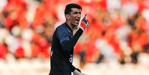 خمیازه بیراوند روی نیمکت تیم پرسپولیس +عکس