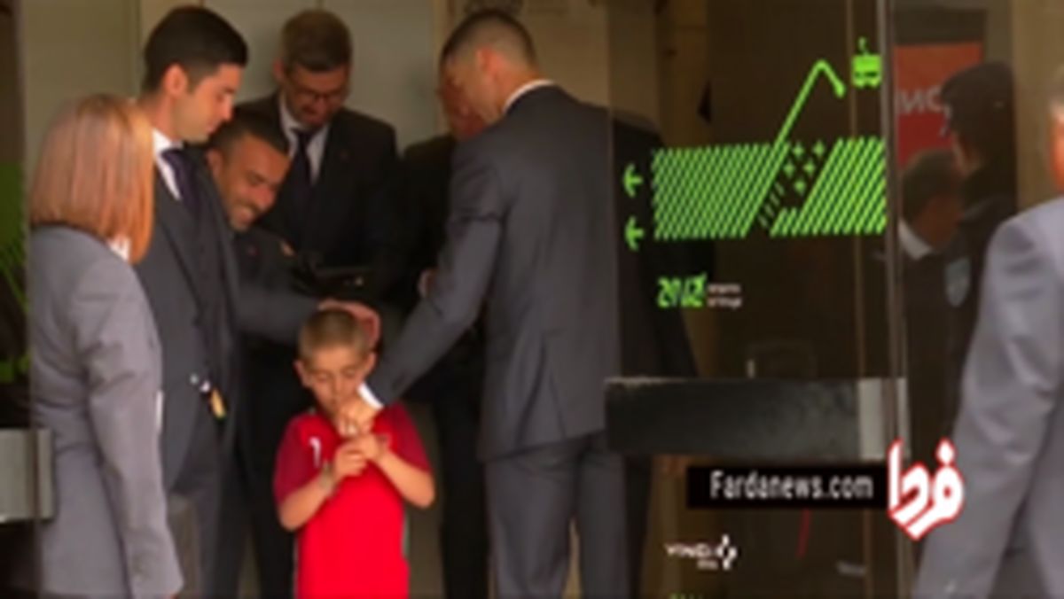 فیلم : برخورد جالب "رونالدو " با هوادار خردسال