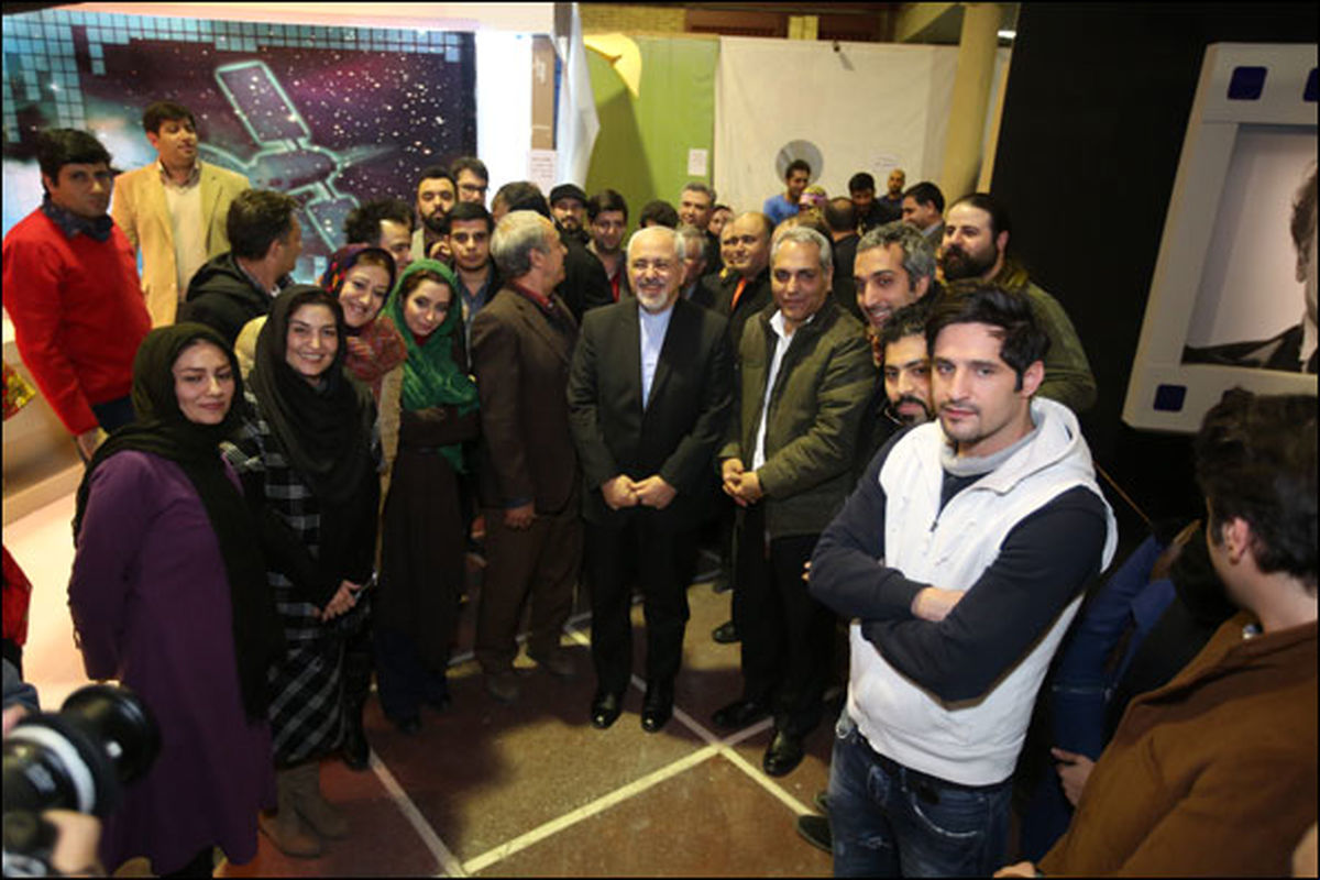 عکس یادگاری ظریف باعوامل«شوخی کردم»