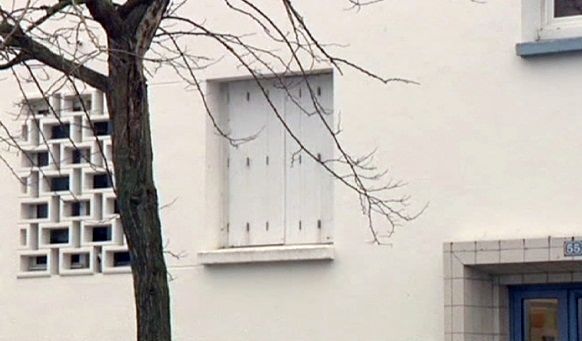 مردی که خانواده اش را حبس کرد/ عکس