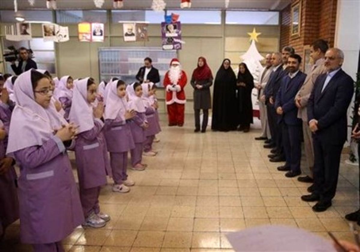 حضور آقای وزیر در جشن سال نو دانش‌آموزان مسیحی +تصاویر