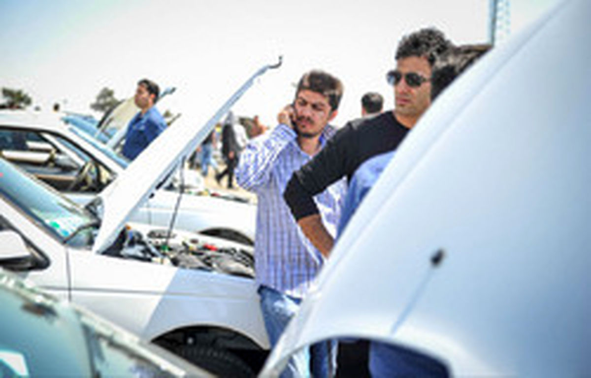 قیمت ارز پایین می‌آید، چرا خودروی داخلی گران می‌شود؟