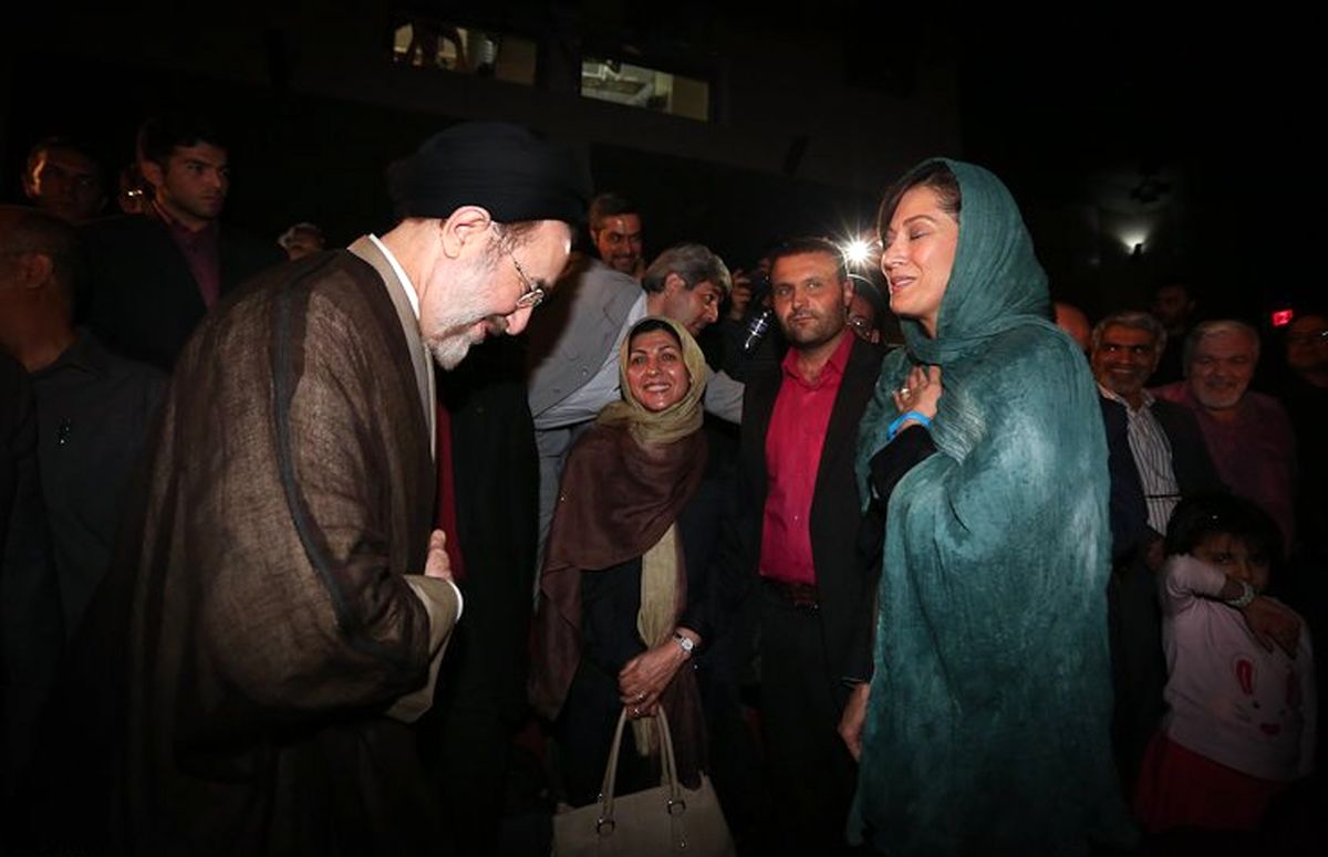 تعظیم خاتمی به مهتاب کرامتی!