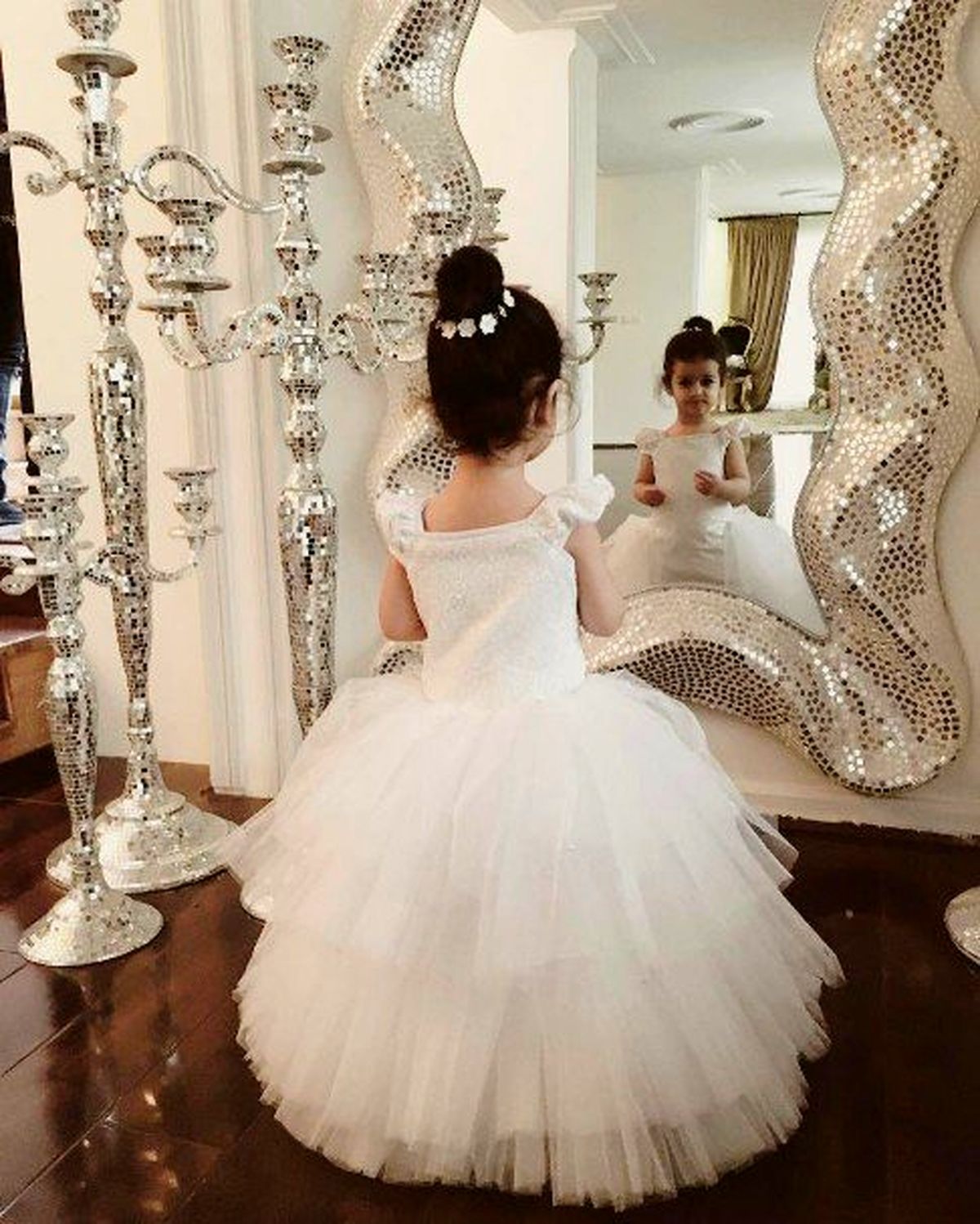 دختر خواننده معروف در لباس عروس +عکس