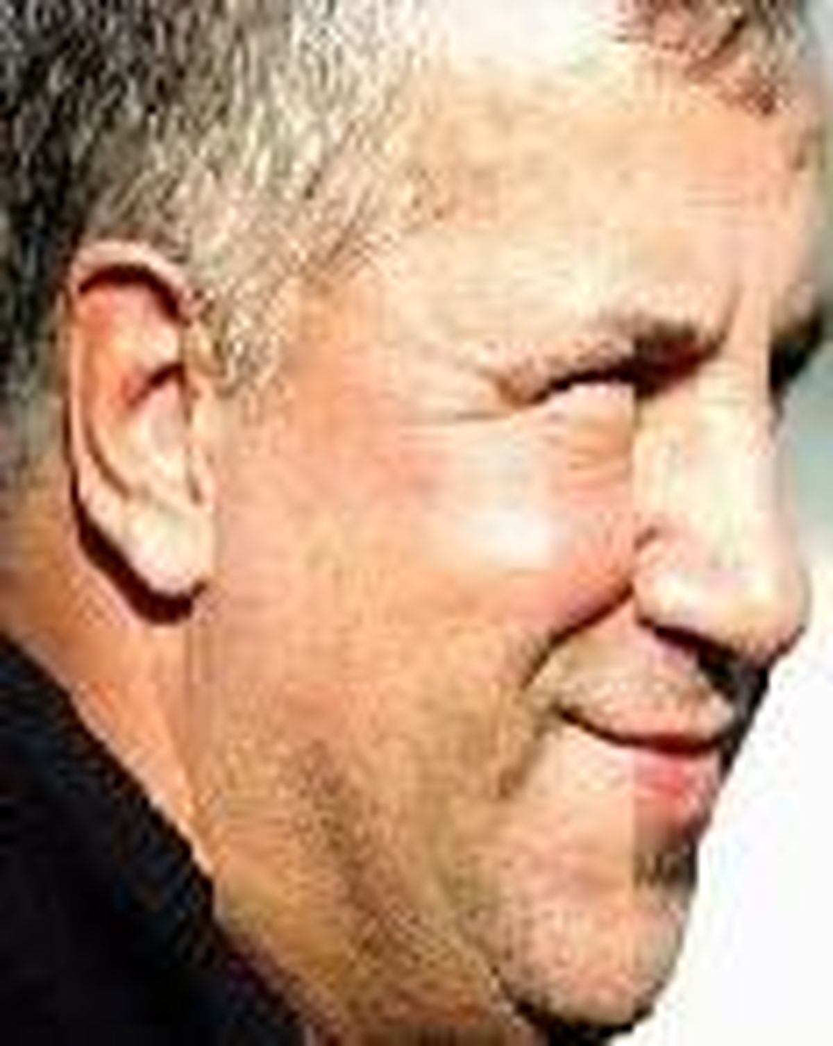 علی پروین خودرو جایزه می دهد