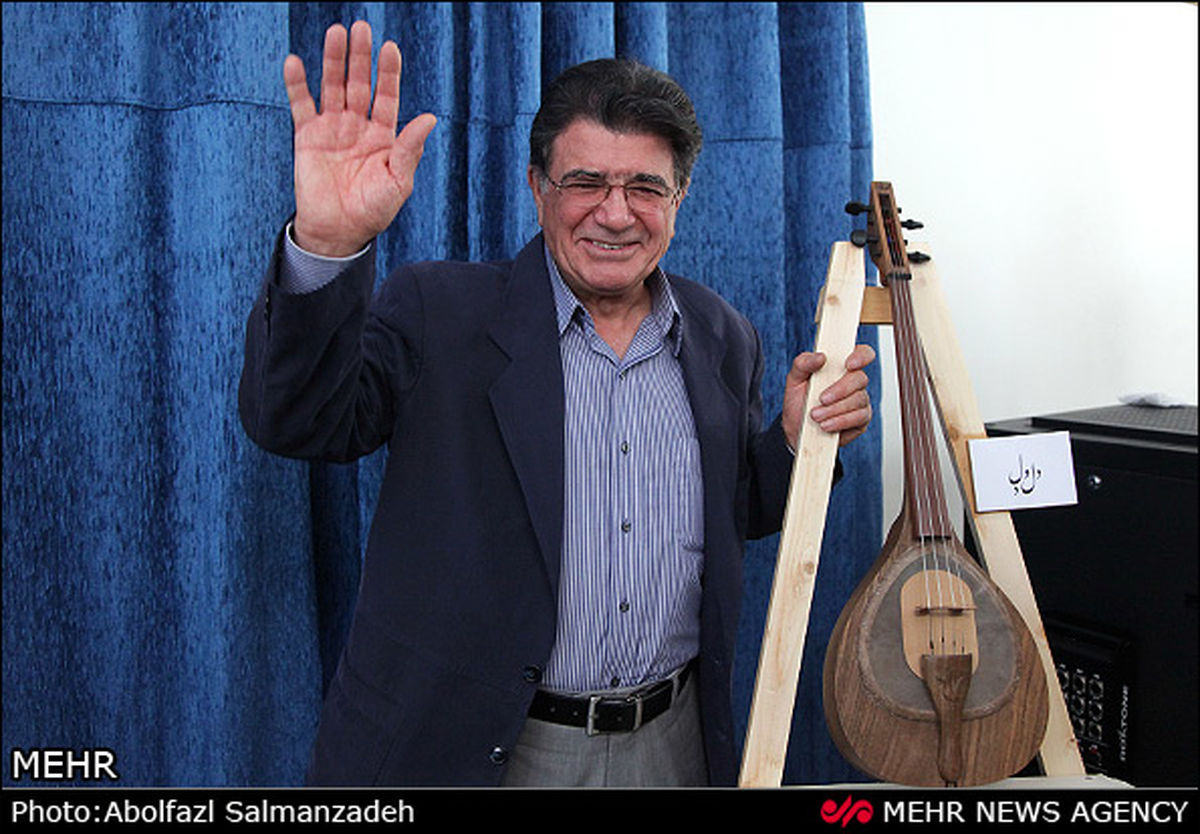 عکس / محمدرضا شجریان و ساز ابداعی اش
