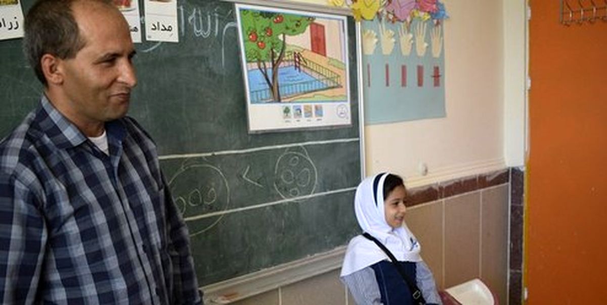 ابتکاری جالب در مدرسه؛ والدینی که نقش بچهها را بازی کردند! +تصاویر