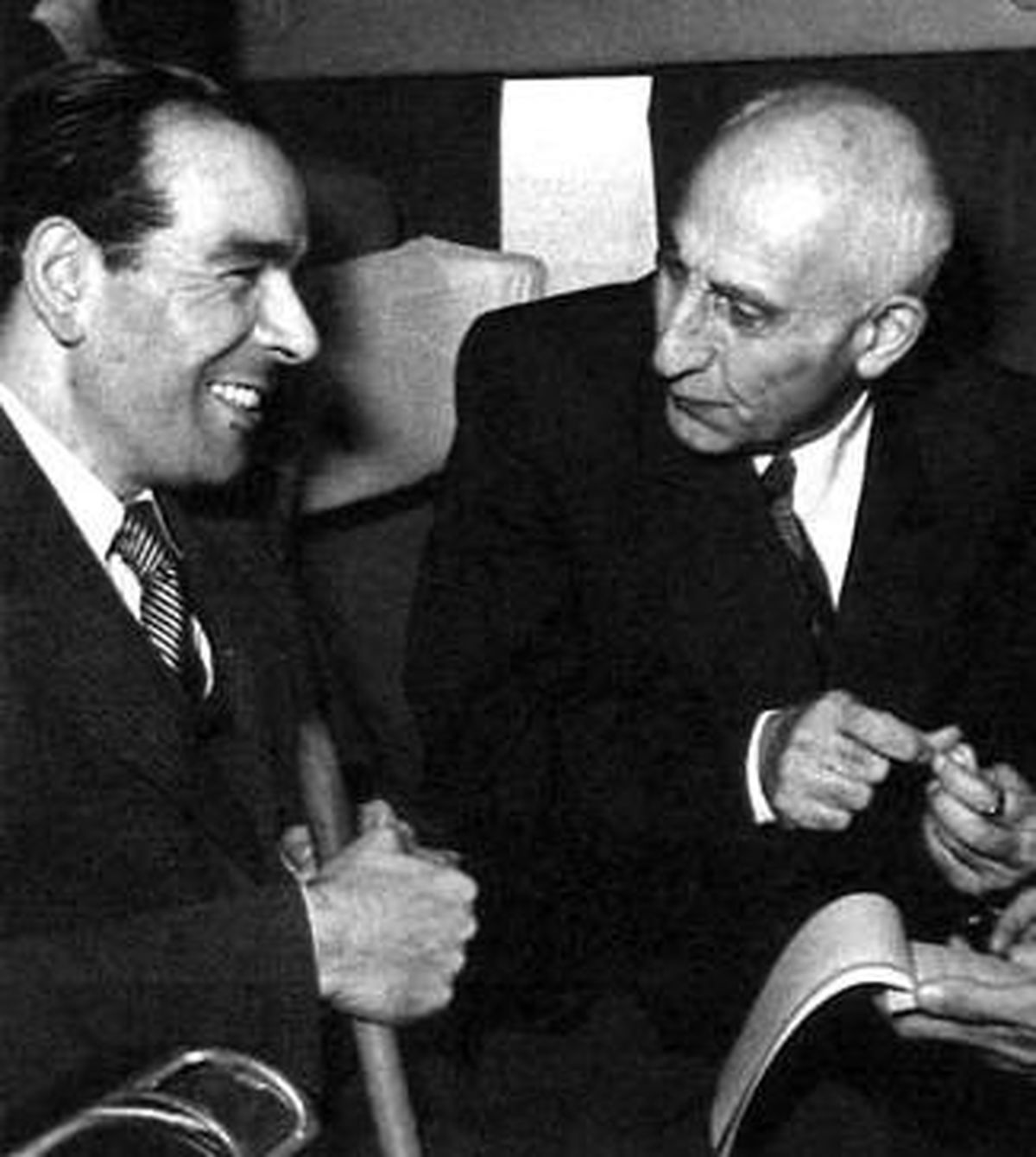 چطور رابطه شاه و مصدق شکرآب شد؟