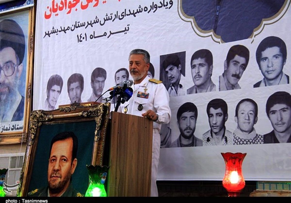  دریادار سیاری:  اکنون دشمنان مغز و عقاید و افکار جوانان را هدف قرار داده اند