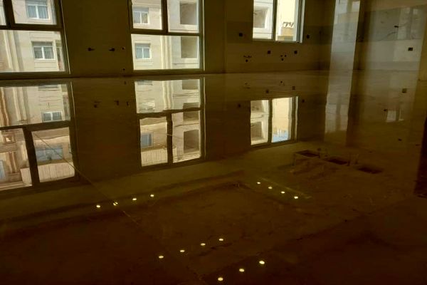 راهنمای کامل کفسابی درخشان، نماشویی مدرن، و پیچ و رولپلاک نمای ساختمان 