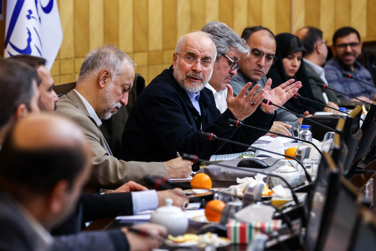 تصاویر: نشست اعضای کمیسیون تلفیق با رئیس مجلس