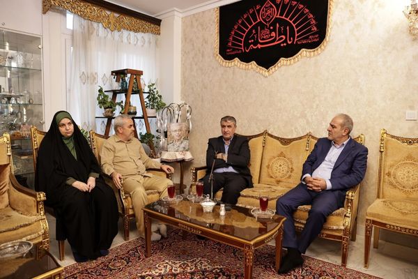 دیدار اسلامی با خانواده سرداران شهید جنگ تحمیلی اسرائیل