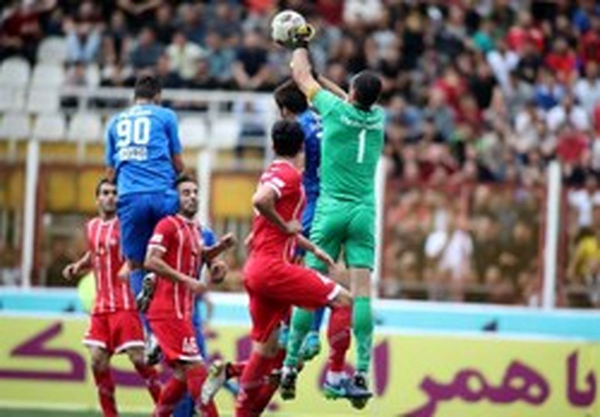 علی کریمی باز هم با پیراهن قرمز به استقلال رسید!