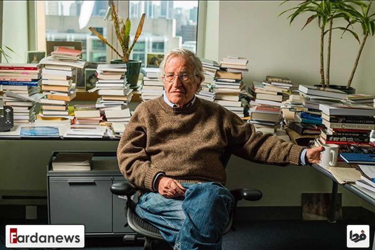 نوآم چامسکی: چرا اینترنت ذهن‌هایمان را آزاد نکرده است؟ / مطبوعات آمریکا و انگلیس از بدترین جنایت این قرن پشتیبانی کردند